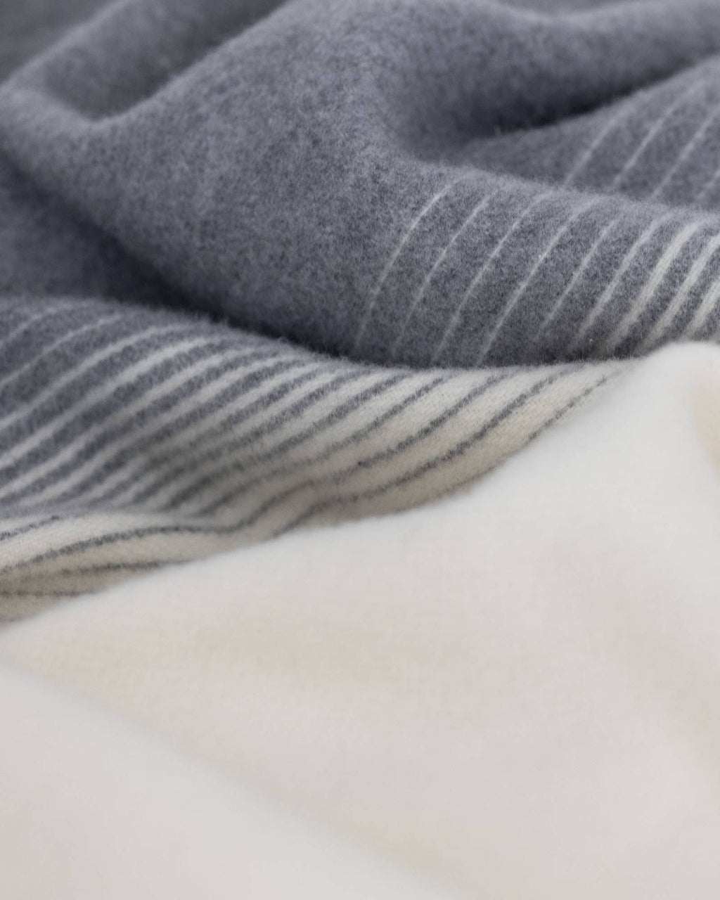 Plaid cachemire et laine mérinos IVORY MIST – photo 6