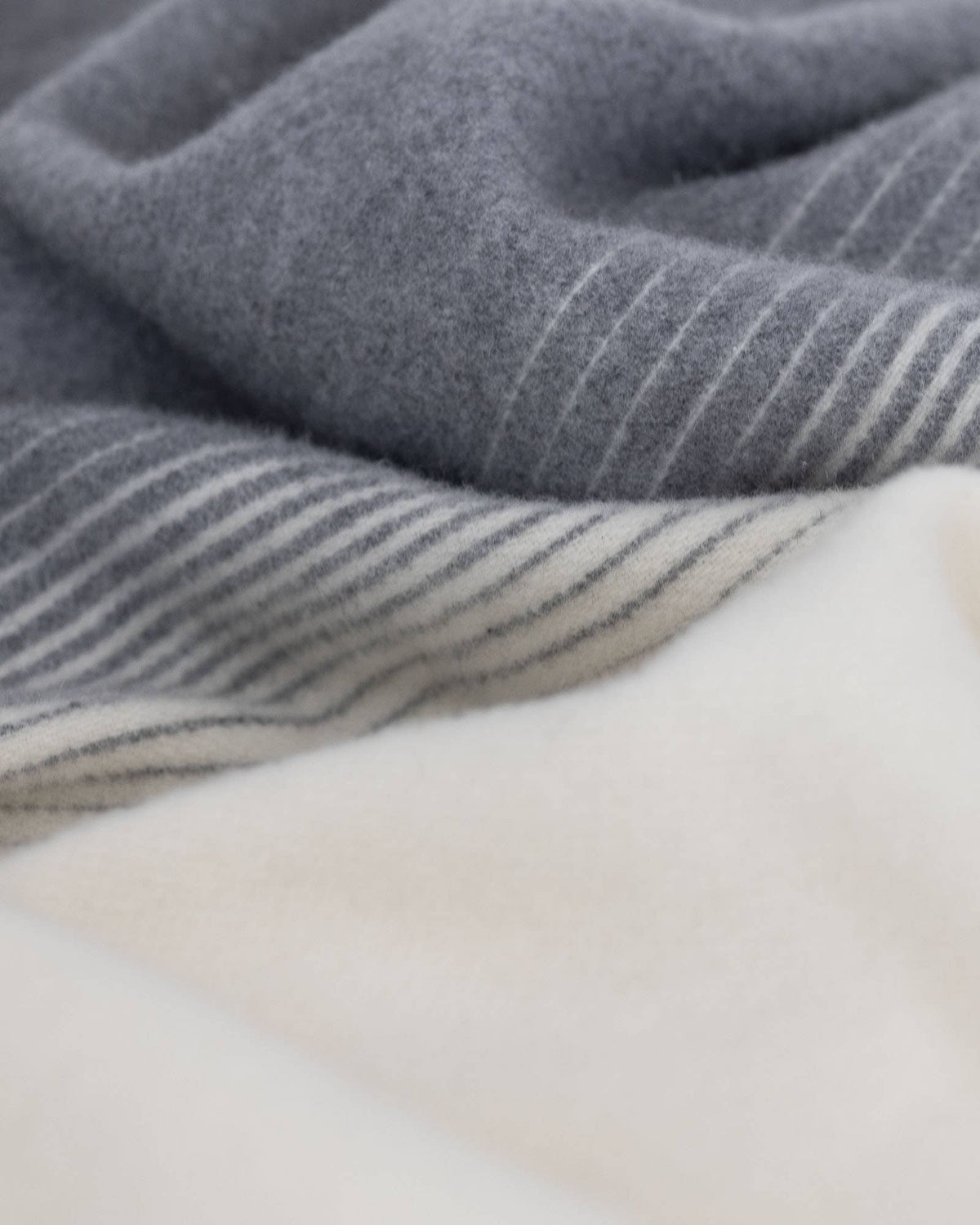 Plaid cachemire et laine mérinos IVORY MIST – photo 6