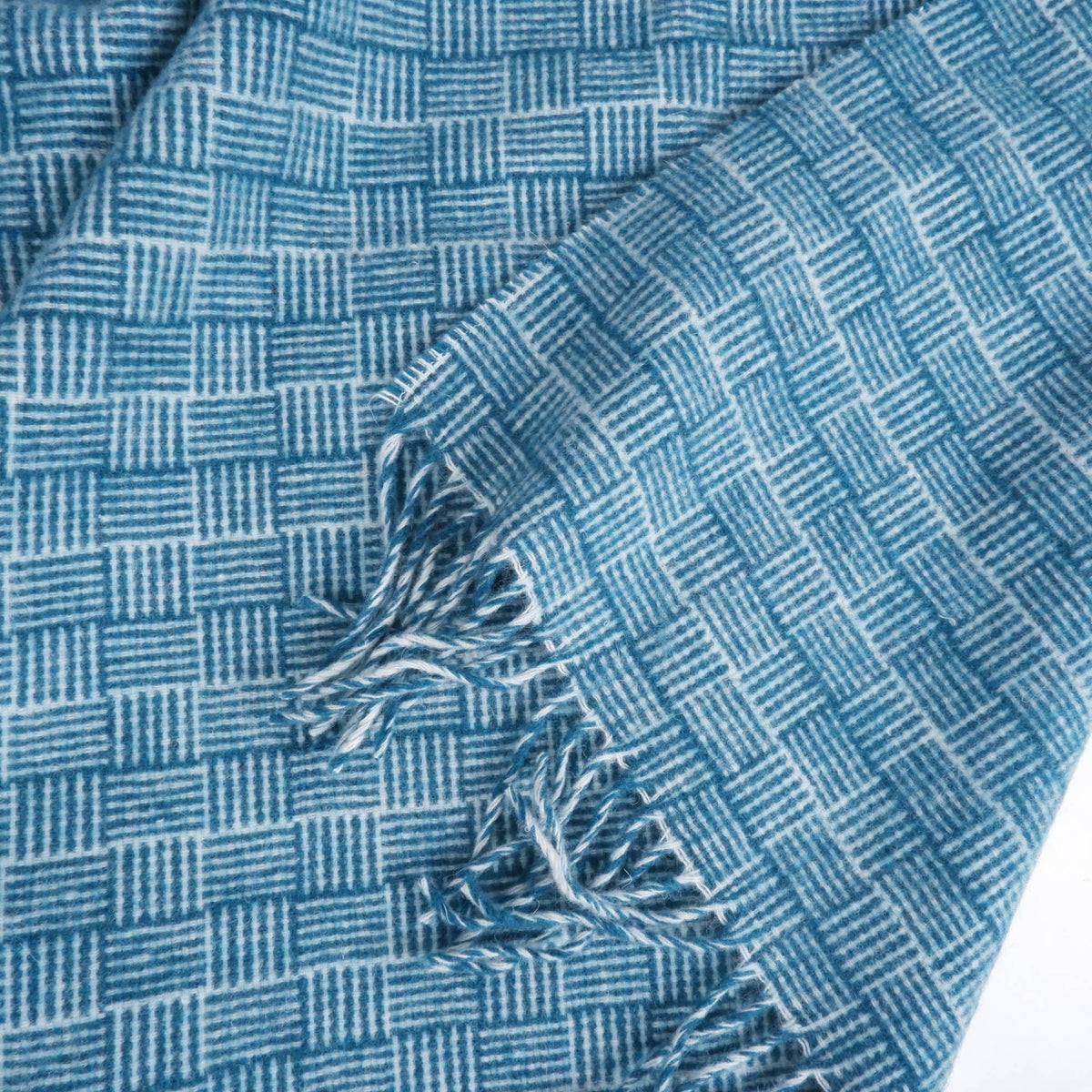 Plaid en laine mérinos NET – détail du tissage (photo 4)