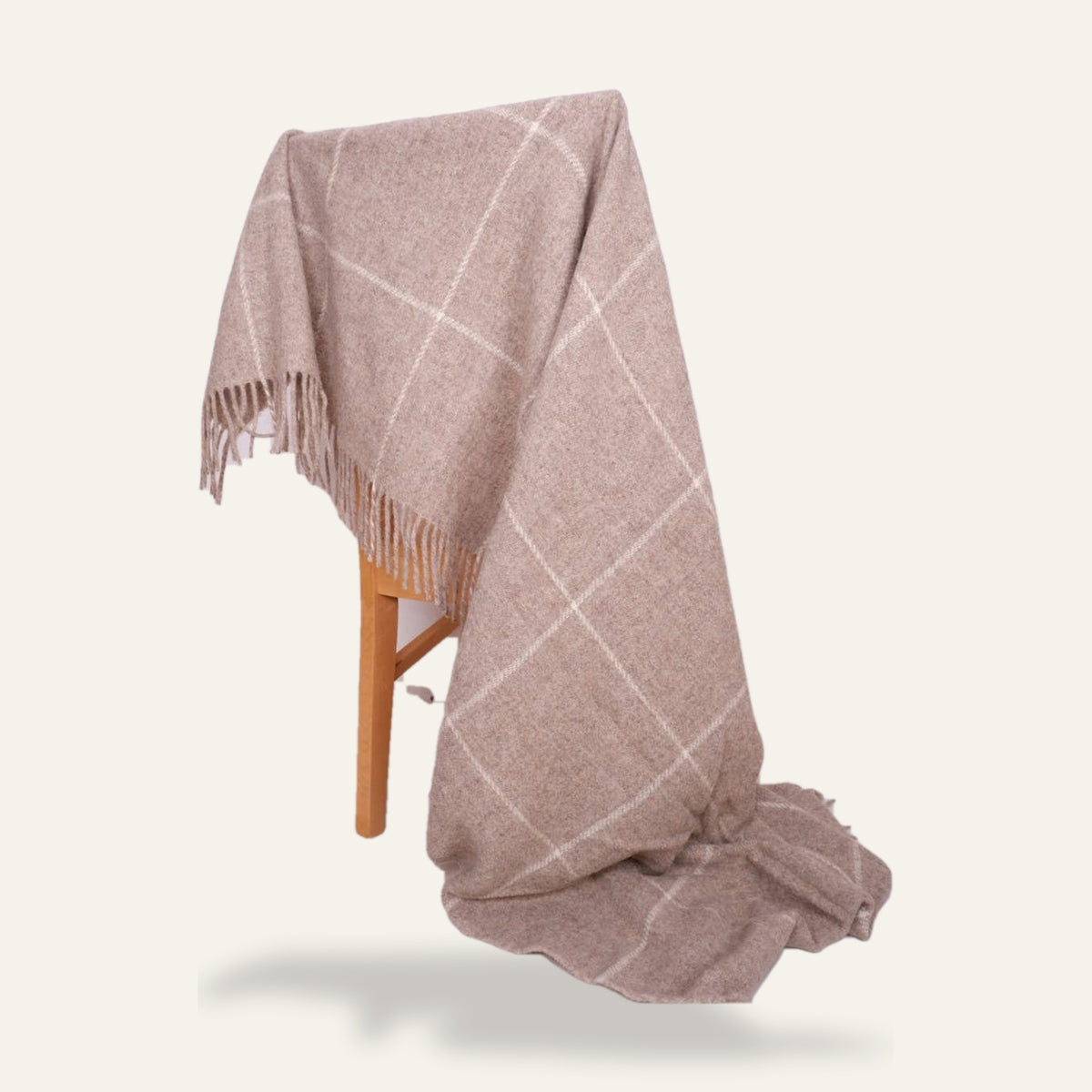 Plaid à carreaux en laine – coloris marron clair (photo 10)