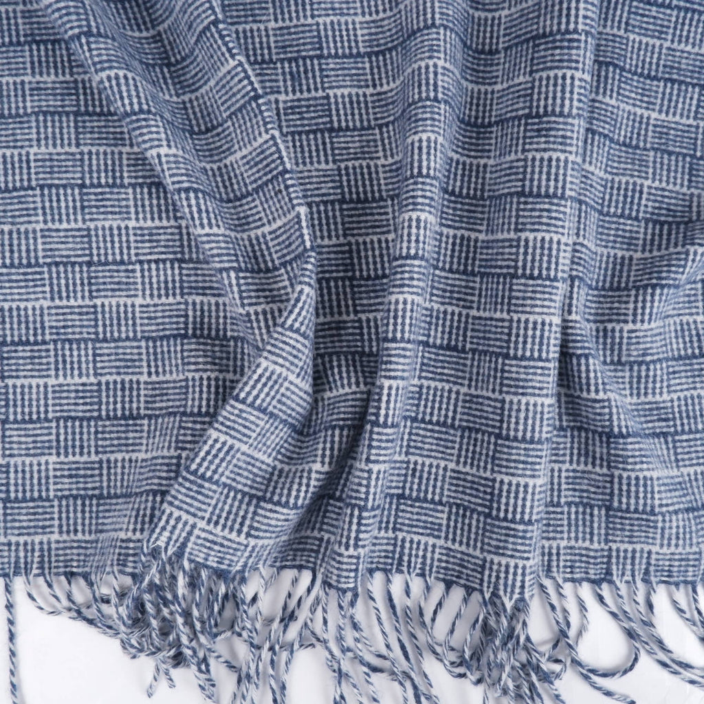 Plaid en laine mérinos NET – détail du tissage (photo 2)