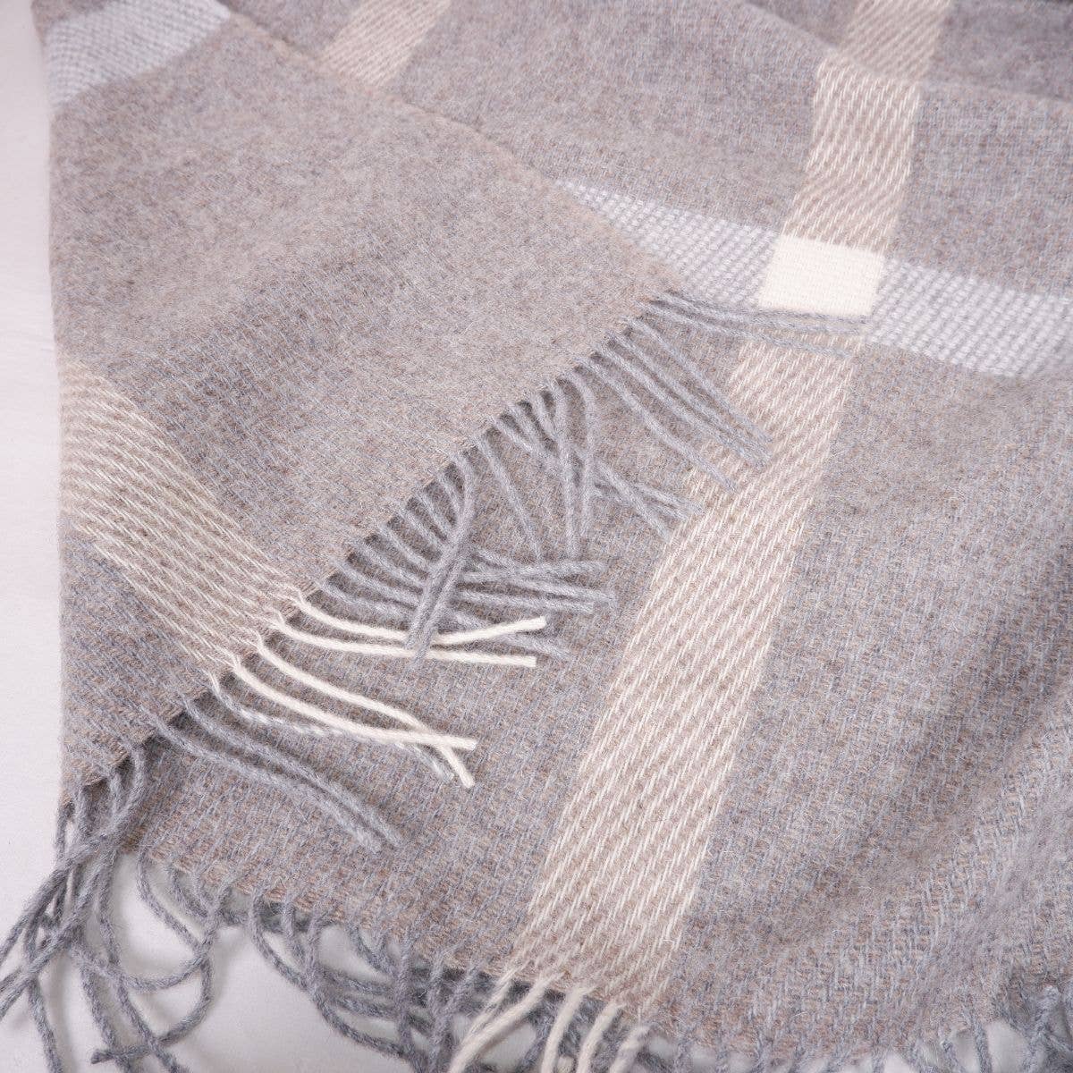 Plaid à carreaux en laine – coloris beige, détail (photo 14)
